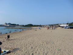 芥屋の海水浴場に着きました。

お盆ですが、多くの海水浴客で、賑わっていました。