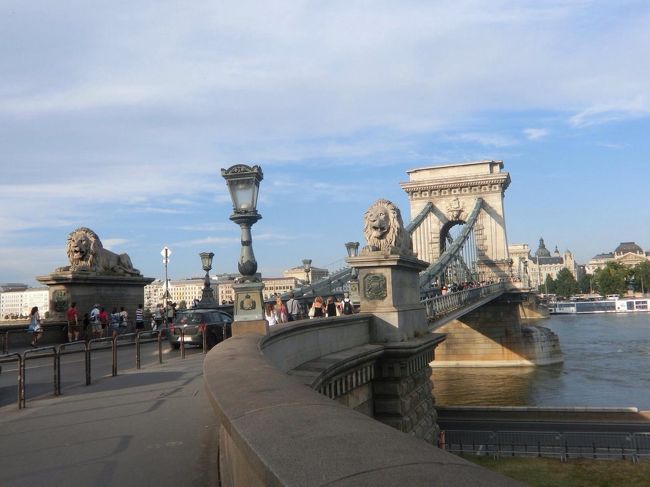 ブダペスト　鎖橋<br />英語では「chain bridge」という。<br />友人から頂いた画像。<br />橋を渡ってペスト地区の観光へ。