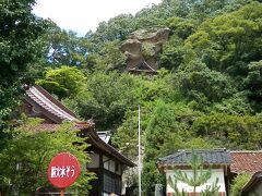 2015.08.14　温泉津
龍御前神社の後ろには岩にへばりつくようにお堂が…