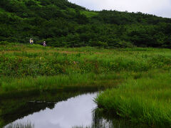 黒菱平駅の近くには、鎌池湿原がある。そこからは、晴れていれば、白馬三山の一部が見えるのだが、この日は雲に隠れていた。