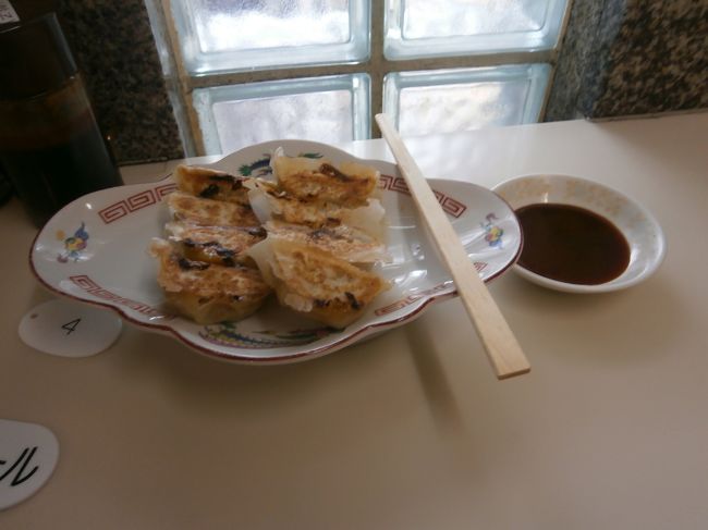 1時間待ちで入店、餃子8個420円です。