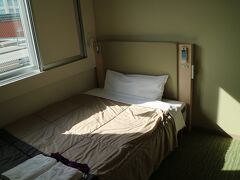 狭いけど、寝るだけなんで特に贅沢は言いませんよ。