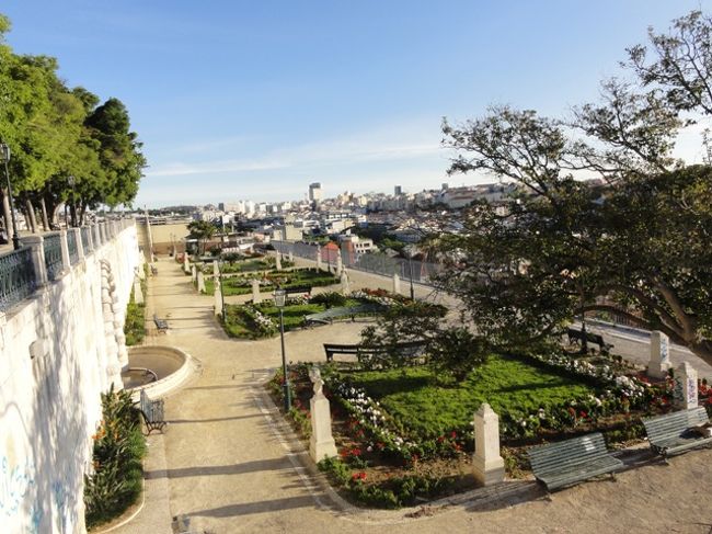 その横には、アルカンタラ展望台。<br />ここから見る夕景が美しいらしい。<br /><br />