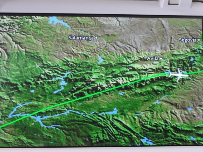飛行機は、今回、私がたどったイベリアの大地の上を飛んでいく。<br />サラマンカ、アヴィラ・・・