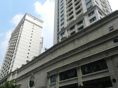 「ＫＬセントラル駅」でモノレールに乗り換えて「ブキビンタン駅」へ。
そこから「ザ・リッツ・カールトン・クアラルンプール」へと歩きます。
駅から方向を間違えてしまって、かなり歩くハメになってしまいました。