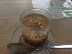 パパス Haleで食べたパッションゼリー with ソーダ。出来立てパンの看板を見て、来店した。お土産にシュウマイのパンを購入。他2種類。