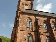 聖霊教会（Heiliggeistkirche）。
ハイデルベルクでももっとも有名な教会だそうで、町のシンボルになってます。
塔の高さは82m。