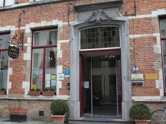 ブルージュのホテル選びは、かなり迷いました。運河沿いがいいかな？と、散々迷った挙句、ブルージュらしさがあり、中世の面影が残るこちらにしました。