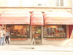 手作りのチョコレートショップ。おやつに少し買ってみました。