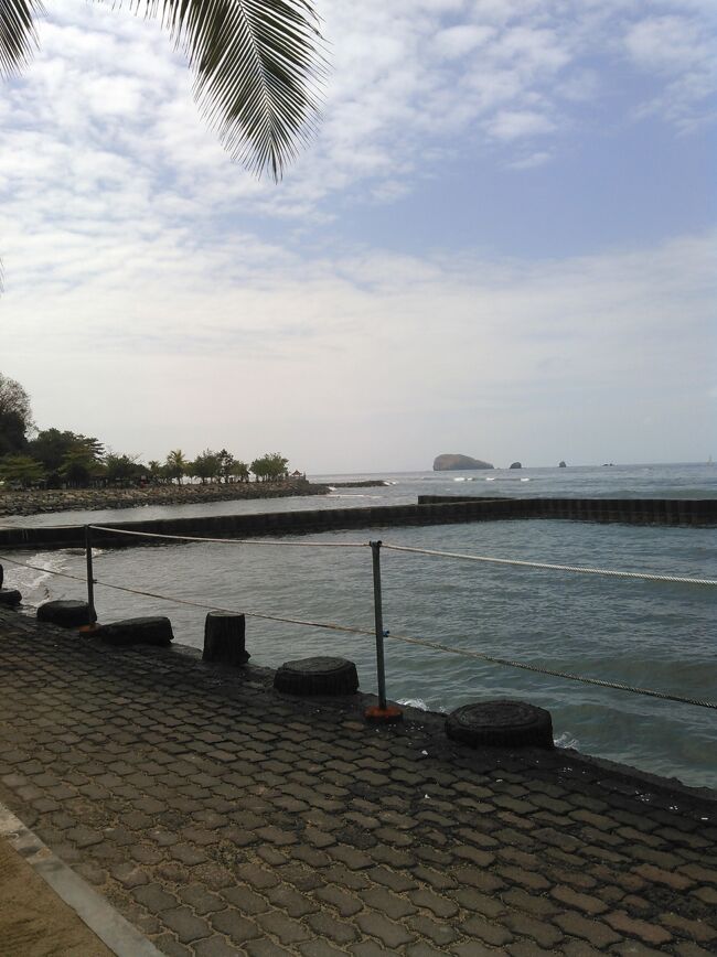 FBでリアルにレポートしていましたが<br />断然　隣のバリサンティに軍配です。((+_+))<br />サンティの方が500円くらい安かったのよ・・・<br />これからは絶対に自分の勘を信じよう・・・<br />レビューは案外あてにならないからね（爆）