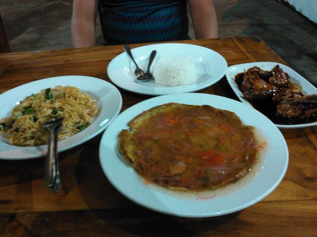 悪夢ふたたび・・・<br />悪夢としか言いようがない・・・<br /><br />すでにそのグループは「D5」の奥のテーブルで大きな声で<br />どんちゃん騒ぎをしていた(^^ゞ<br />チャンディダサで日本人が経営しているダイビングショップ（爆）<br /><br />お開きになるとき10円（スリブ）の単位までしっかり割り勘にしてましたね。<br />丸ぎこえですよ。カッコ悪いよ　まじで。<br />※もしも関係者の方がいらして、カッコ悪いこと１つもしていないというのであればメッセください、謝りますが、この記事は放置します。