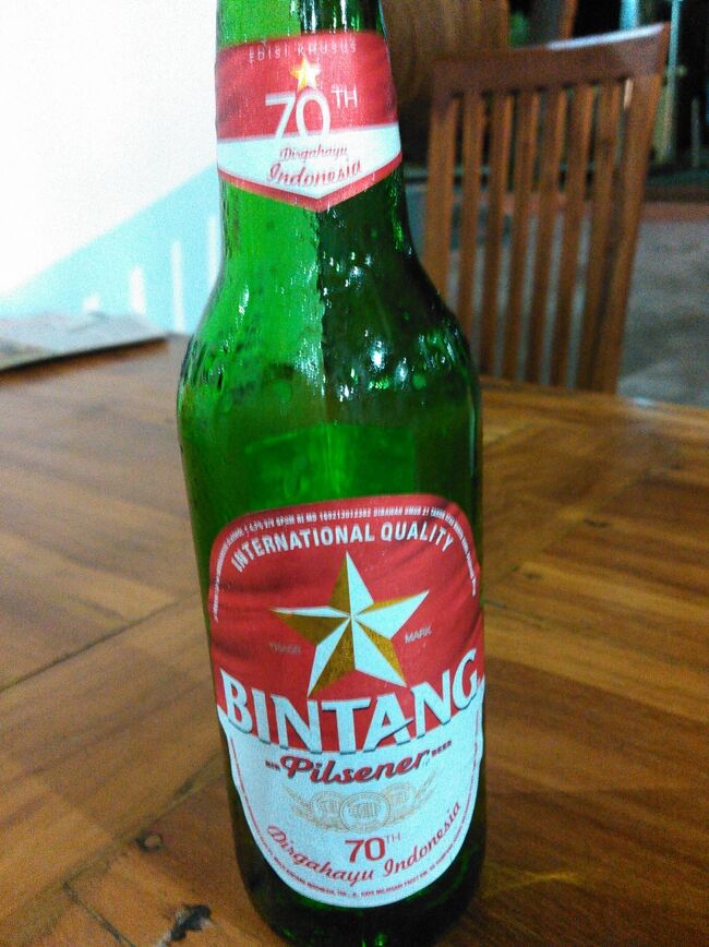 泣く泣くbejibey resortを13：00にチェックアウト<br /><br />次の宿泊地チャンディダサに向かいます。<br />ホテルのトランスポートは2000円　待て待て　<br />さっき街中で見かけた看板には1000円って書いてあったよ。<br />んぢゃ1500円でどう？安直な着地点(^_-)-☆<br /><br />途中で昼飯に立ち寄りしてねん～ということで。<br />