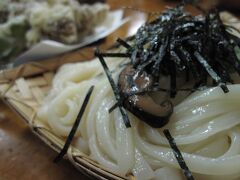 日本三大うどんのひとつ、水沢うどん。

水沢うどんは、創建１３００年もの歴史を持つ水沢寺参拝者に
振舞ったのがそもそもの起源といわれています。

歴史ある水沢うどんを堪能します！

つるつる、モチモチで、コシのある水沢うどんと、
舞茸の天ぷらがマッチしていて、美味しい！！！

ごちそうさまー☆