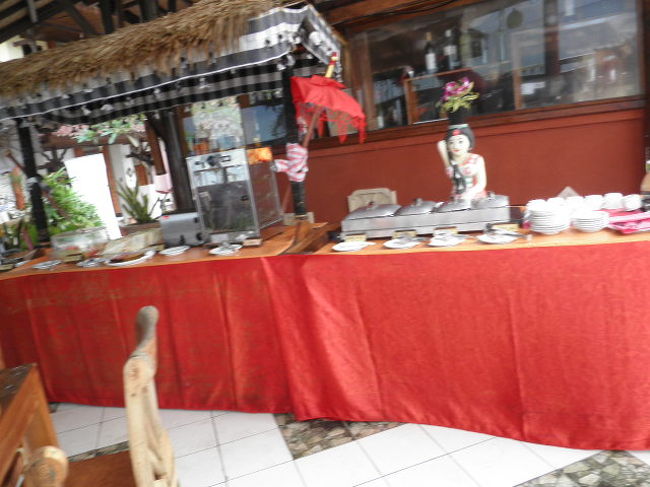 パームスリゾートの朝食です。<br />ブッフェですが、超しょぼいですよ。