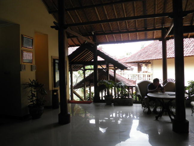 Wi-Fiはここエントランスではサクサク入ります。<br />部屋では・・・・だめだめです。