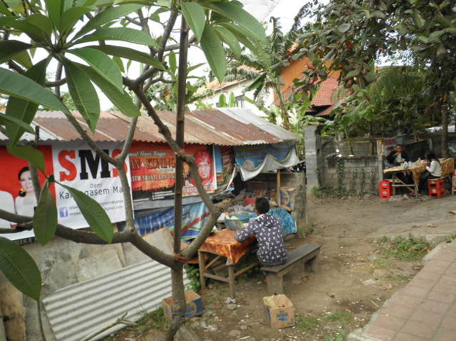 こんなワルンで売っている