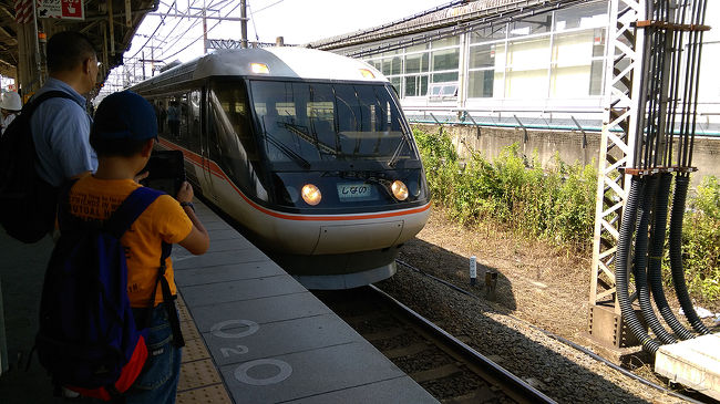 ●特急しなの号＠JR米原駅<br /><br />JR米原駅で、東海方面の電車待ち中…。<br />特急しなの号が大阪方面からやって来ました。<br />大阪-長野間、1日1往復のみです。<br />