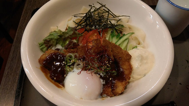 ●まぜまぜ冷やし味噌カツ麺＠若鯱家<br /><br />何だかがちゃがちゃしてますが。<br />きしめんの上に、味噌カツとサラダがのっています。<br />味噌カツの八丁味噌がかなり濃かったので、玉子で和らげつつ。<br />面白い一品でした。<br />御馳走様でした。