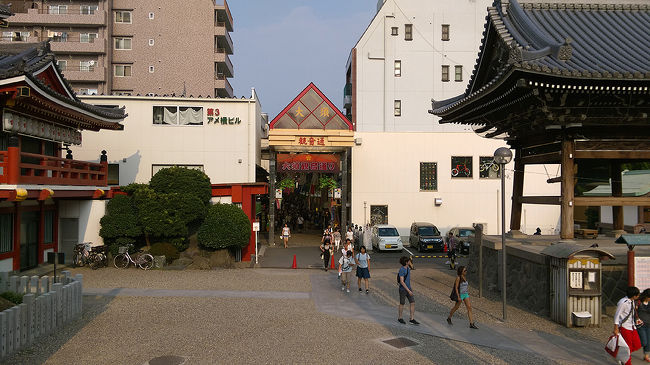 ●大須観音通り＠大須観音から<br /><br />アーケード街が見えます。<br />大須観音通り。<br />過去に来たことがありますが、ちょっとここの商店街。<br />国際色豊かな、面白い商店街です。