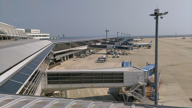 ●中部国際空港展望デッキから<br /><br />中国国際、中国東方、春秋航空、とチャイナ系のエアラインが出発を待っています。