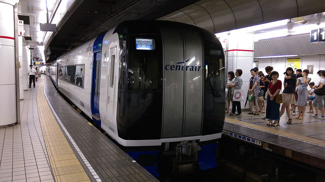 ●特急ミュースカイ＠名鉄名古屋駅<br /><br />乗車していた特急ミュースカイ。<br />非常に快適でした。<br />この距離感が良いです！