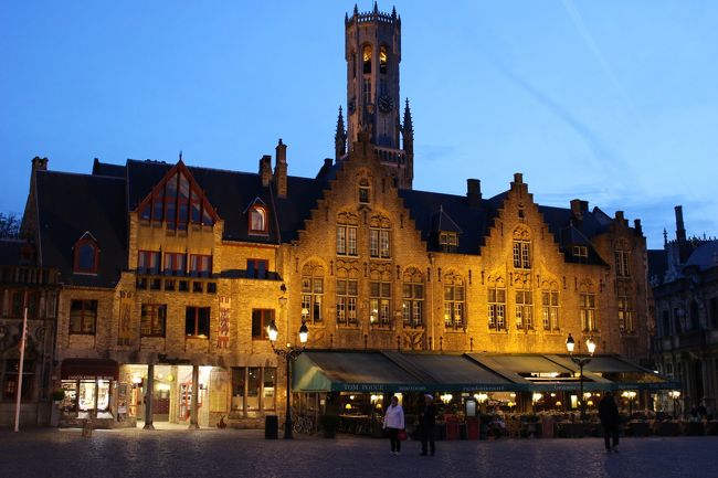 待ち合わせ場所のマルクト広場へ行くには、またブルグ広場を通ります。<br /><br />