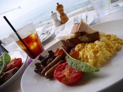 世界一の朝食
スクランブルエッグがふっわふわ♪♪
念願の海が見えるテラスに案内されました
\(^o^)／ワーイワーイ

湘南の海を見ながら食べる朝食
絶品でした\(^o^)／