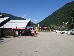 道の駅　ここで五平餅と牛乳をいただきました