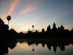 朝日

ホテルでトゥクトゥクチャーターして行ったほうが、
ゆっくり見られてよかったかも。
ガイドさんがいても、
説明はなかったので・・・。