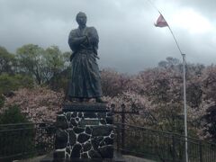 着いた!!
めっちゃ歩いた!!
でっかい公園の更に奥、というかてっぺん？
見晴らし最高の立地から長崎の街を見下ろしています。