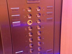 ヒルトン　ウィーンはエレベーターもカード通さないと乗れないのでセキュリティがしっかりしてて好き。