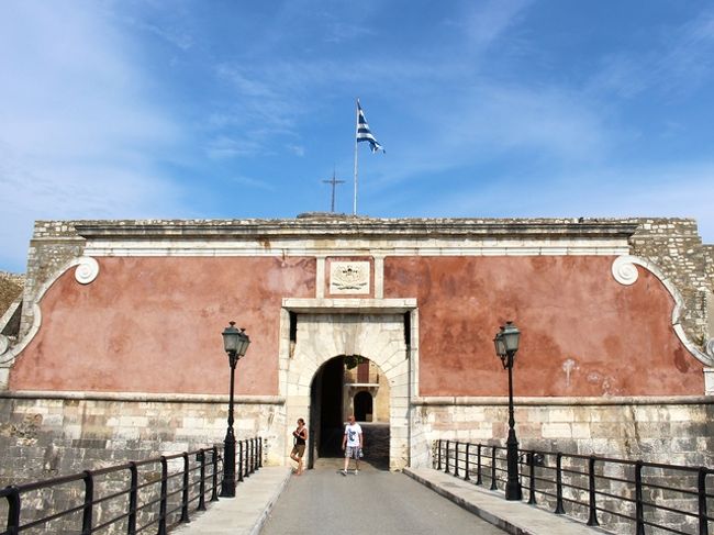 続いて旧要塞へ。大人2ユーロ、子供無料。