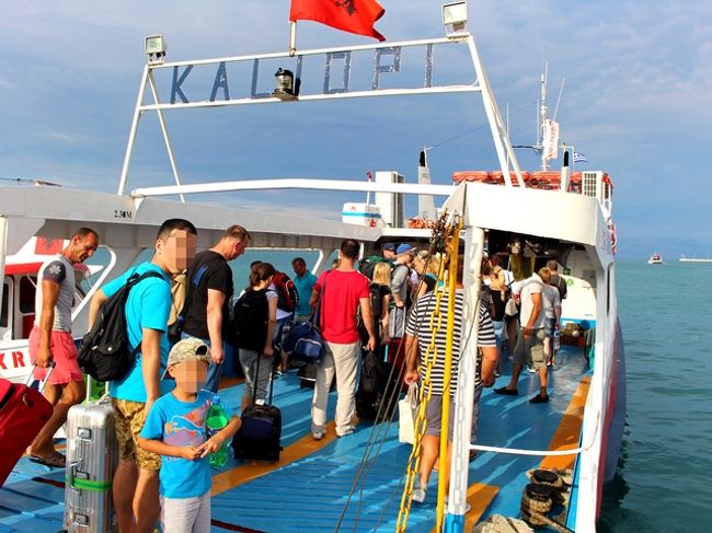 気を取り直して出発！<br />旅行記は後半、アルバニア編に続きます☆<br /><br /><br />ここまで読んでくださった皆さん、どうもありがとうございました！<br />コルフ島、自然も名所も観光客もいっぱいでギリシャ危機など全く感じず楽しめました（^^）<br />アルバニアでは3泊するサランダでリゾートしつつ、ブトリントとギロカスタルの世界遺産巡りも楽しみます！