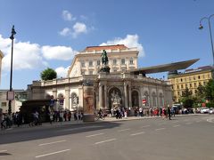 アルベルティーナこの左手の道を行って直ぐを左に左折すると↓のオペラ座博物館に着く。