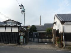 造り酒屋の村井醸造．店舗,石蔵,煙突,脇蔵の4棟が国登録有形文化財．
明治初頭の建築．
煙突は町の各所から見ることができる．時期により見学可能の模様．