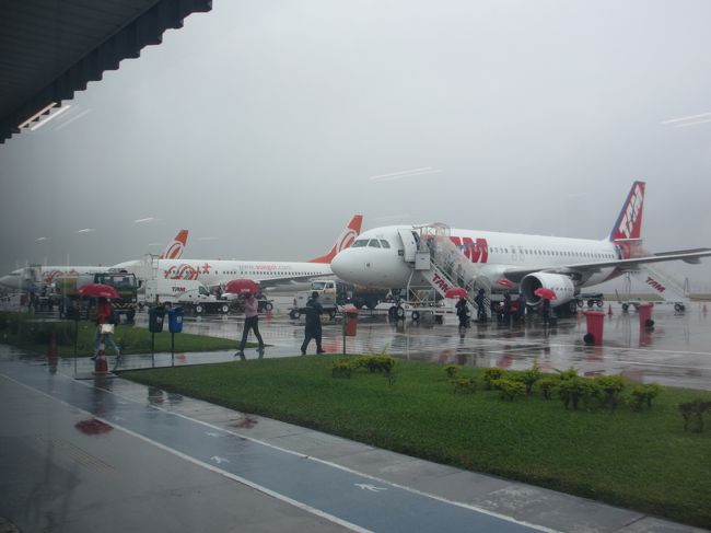 左＝GOL シャペコー行き<br />中＝GOL サンパウロ・グアルーリョス行き<br />右＝TAM サンパウロ・グアルーリョス行き