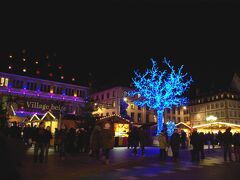 大聖堂はひとまず置いておいて、もう一つの目玉である巨大なツリーのあるクレベール広場に向かいます。
ここは、その手前にあるグーテンベルグ広場です。