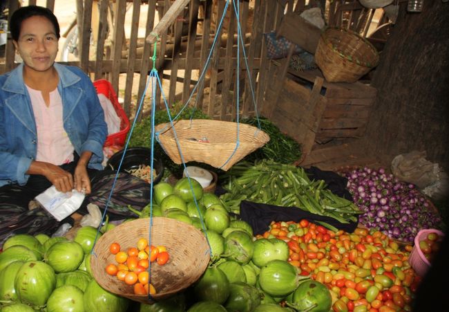 バガンの朝の市場