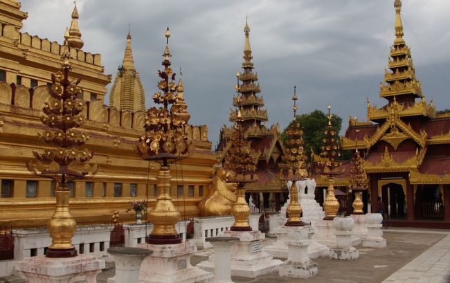 バガンの古い仏教寺院、シュエズィーゴオン・バゴダ。黄金のバゴダ。