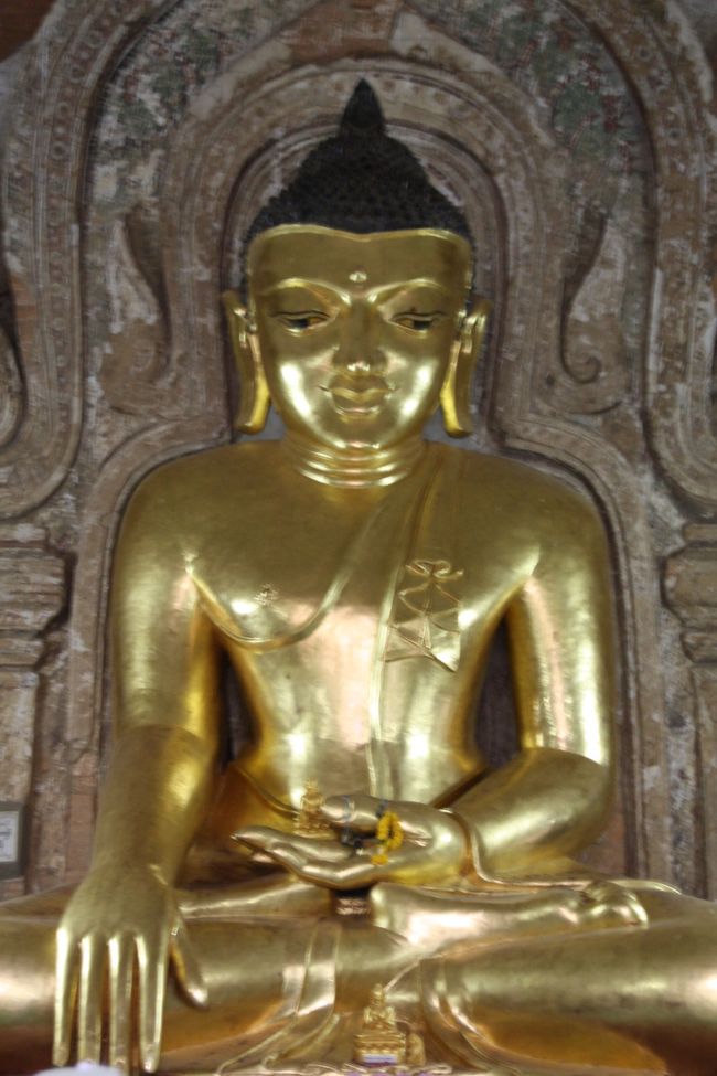 ティーローミンロー寺院の仏像