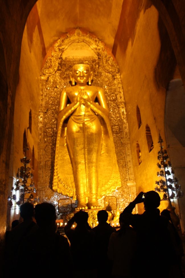 ティーローミンロー寺院の仏像