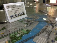 モノレールの羽田空港駅。空港周辺のジオラマ模型を発見。思わず見入ってしまいました。