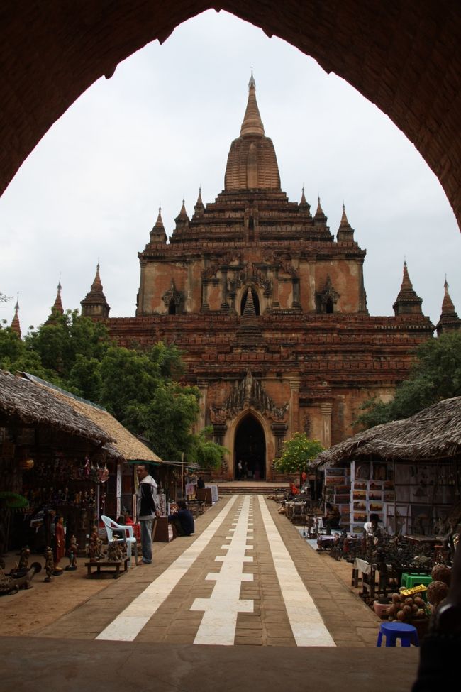 大小数えきれないバゴダです。