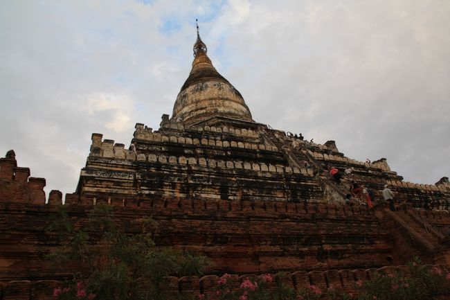シュエサンドー寺院です。」