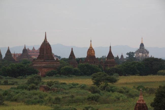 夕日のバガン群です。