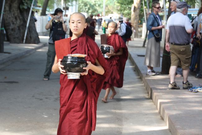 お鉢に残ったご飯は夕食用に持ち帰る。パン食もありますね。