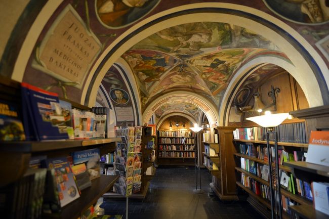 ヴィリニュス大学の書店（本屋さん）です。<br />本だけでなく文具やちょっとしたお土産も売っていました。