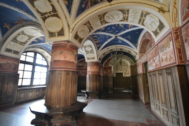 ヴィリニュス大学の言語学部にある四季のフレスコ画です。