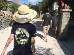 宿のご主人に『島の子と変わらない』って

2歳から八重山に通っている娘、すっかり馴染んでいますね

レンタサイクルを返却して島を散歩します