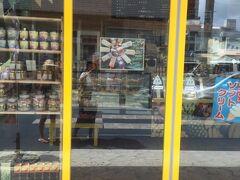 前回の旅行で気になっていた
フルーツアイスバーのお店
ここは、石垣島の果物や肉の加工品もある少し高級な店